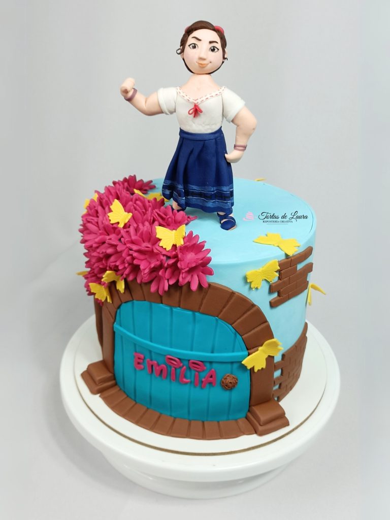 Torta de Encanto con luisa en 3D sobre la torta