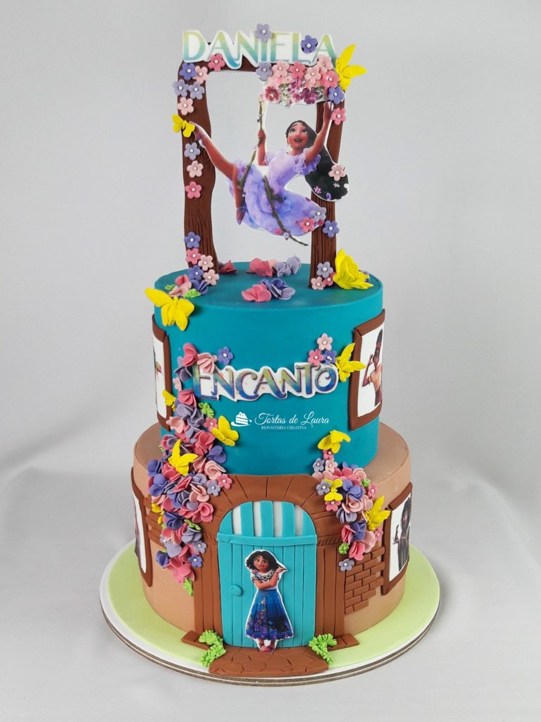Torta de Encanto de dos pisos personalizada