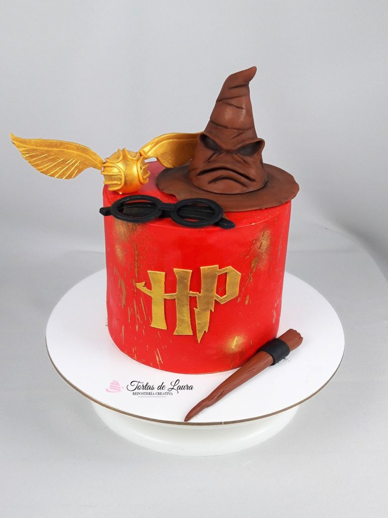 Torta de Harry Potter rojo con sombrero seleccionador